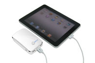 아이팟, Ipad, 휴대 전화의 USB 커넥터와 화이트 휴대용 배터리 전원 팩
