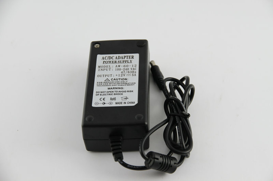 휴대용 통제된 전압 AC 직류 전원 접합기 60W AC 110V - 220V의 12 볼트 힘 접합기