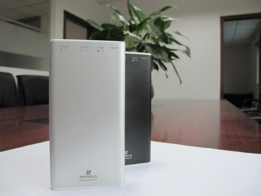 까만 백색 5V 이동할 수 있는 전력 공급/7000MAH 휴대용 힘 은행