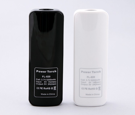 Portable 5개 볼트 OEM 5200MAH와 가진 이동할 수 있는 전력 공급 검정